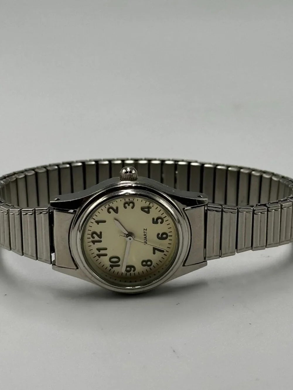 Stretch Band Watch Women Silver Tone Beige Dial 24MM New Battery 6.5 Inch